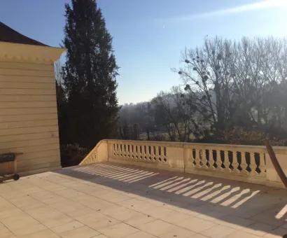 Suite baldaquin hébergement villa luxe